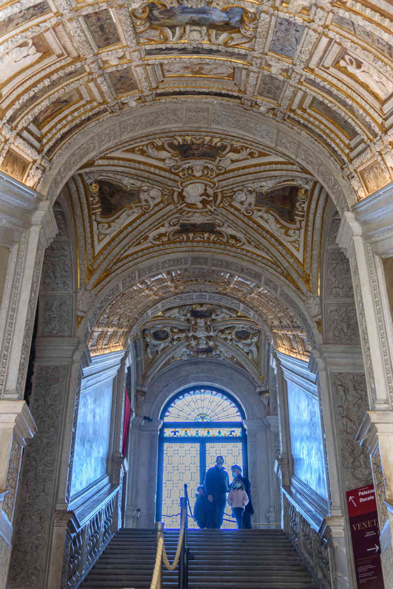 Italia - Venecia 53 - palacio Ducal - la Escalera de Oro.jpg
